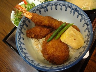 Nagomiya - 3種入りのソースかつ丼