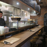 リベロ - お客様を待つ高橋シェフ