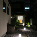 リベロ - お隣は赤坂らしい佇まいの白坂