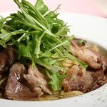 トゥッティ ハウス - 名物　豚肉と京水菜の和風黒ごまソースパスタ