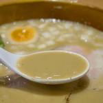 JON PAN - スープはトロトロ濃厚です。
