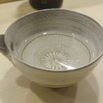 旬菜 おぐら家 - 日本酒は瀬戸物の容器に入れて提供され