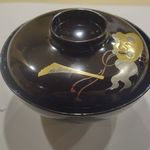 旬菜 おぐら家 - 続いて黒いお椀が目の前に運ばれてきたのでフタを開けると
