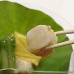 旬菜 おぐら家 - とうもろこしのムースには柚子餡が掛かった野菜に加えて、プリプリとした食感の海老
