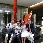 バー＆ラウンジ  トゥエンティエイト - ソファに座って記念撮影