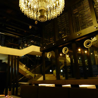 Fish Bank TOKYO - 店内のシャンデリア