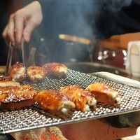 野口太郎 - 店内　焼いてます♪