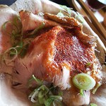 食匠 なる花 - ローストポーク丼(七味とうがらしかけてみました)