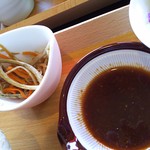 食匠 なる花 - ローストポーク丼の金平ごぼう&にんにくダレ