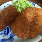 関口精肉店 - 左からメンチ、コロッケ、ハムカツ