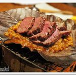 ニホンバシ イチノイチノイチ - 牛ハラミ肉の朴葉味噌焼き