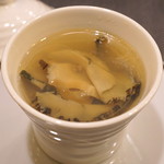レンゲ - 鮑の王様 マダカアワビの金華ハムスープ　白キクラゲ入り