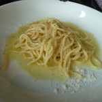 オステリア　パーチェ - チーズと胡椒の生パスタ