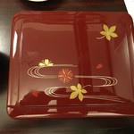 はせ川 - お重の蓋（新しくてピカピカ）
      