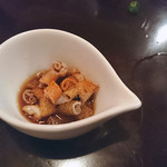 海鮮炭火焼食堂 肴や - 赤ハタの皮ポン酢和え（サービス提供）