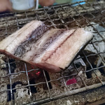 海鮮炭火焼食堂 肴や - 炭火焼から、さんま開き（250円）