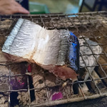 海鮮炭火焼食堂 肴や - 炭火焼から、さんま開き（250円）
