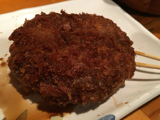 San - 名物だという肉肉コロッケ（150円）、ソースたっぷりつけちゃいました(^_^;)