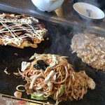 Dou ton hori - お好み焼きにもんじゃに焼きラーメンと炭水化物祭り。