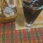 スンニマ - セットのコーヒー。大量のガムシロとフレッシュがついてくる