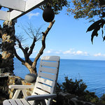 テラスの白い椅子：2010年10月