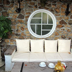 テラスの壁と丸窓：2010年10月