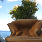 gallery & cafe くらのす - カエルの水盤に樹の借景：2010年10月