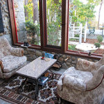 gallery & cafe くらのす - サンルーム　ゴブラン椅子＆アンティークキリム：2010年10月