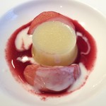 リバージュ イソヤマ - 2016.08白桃のシャンパンジュレと白桃のコンポート 赤ワインと木苺のソース