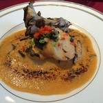 リバージュ イソヤマ - 2016.08黒舌平目 伊勢えび 活ホタテ 黒トリュフ添え（伊勢えび100%のアメリカンソース）