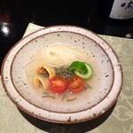 夏野菜の冷製スープ　麺は細麺パスタカッペリーニです