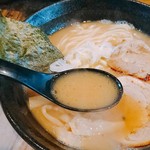 高田光幸 - 濃厚豚骨魚介ラーメン    スープ