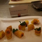 サラマンジェ ド イザシ ワキサカ - 前菜3 サーモンマリネのクレープ包み