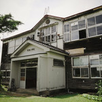 別俣農村工房 喜楽来 - 旧・別俣小学校を利用した建物外観