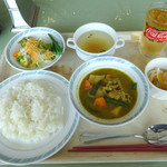ＪＩＣＡＦe' - 「世界の料理（カンボジアカレーと春雨のサラダ）」700円