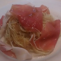 イタリアーナ エノテカ ドォーロ - プロシュートと桃の冷製パスタ