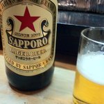 Motsu Yaki Jinchan - 瓶ビールは赤星。大瓶580円