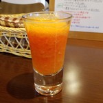 円山 カルネ - パイナップルとパプリカのスムージーです(2016年6月)。