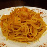円山 カルネ - 母チョイスのエビのパスタも美味です(2016年6月)。