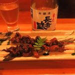 うなぎ かわかみ - 肝焼きを冷酒で流す。