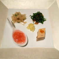 メゾン・ド・ユーロン - 前菜
                金糸瓜
                細切りくらげ
                海胆豆腐
                おかひじき
                アロエ