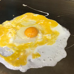 お好み焼き ロンちゃん - 卵は2個使いで中はトロトロ半熟、