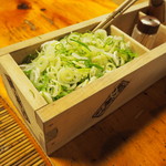 駒形どぜう - 卓上のネギはお代わり自由
