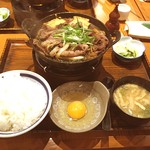 Gyuushabu Gyuusuki Tabehoudai Tajimaya - すき焼き定食。