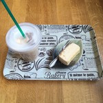 チーズケーキとカフェラテ