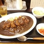 名物肉カレー黒(並)900円が 金曜カレーの日で700円 ごはん少な目