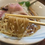 燃えよ麺助 - 紀州鴨そば(870円)麺リフト