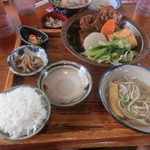 ゆいまーる - テビチ煮付け定食でございます