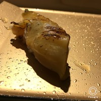 SUSHI TOKYO TEN、 新宿ニュウマン店 - つぶ貝のヒモの炙り