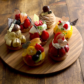 フルーツたっぷりのタルトレット